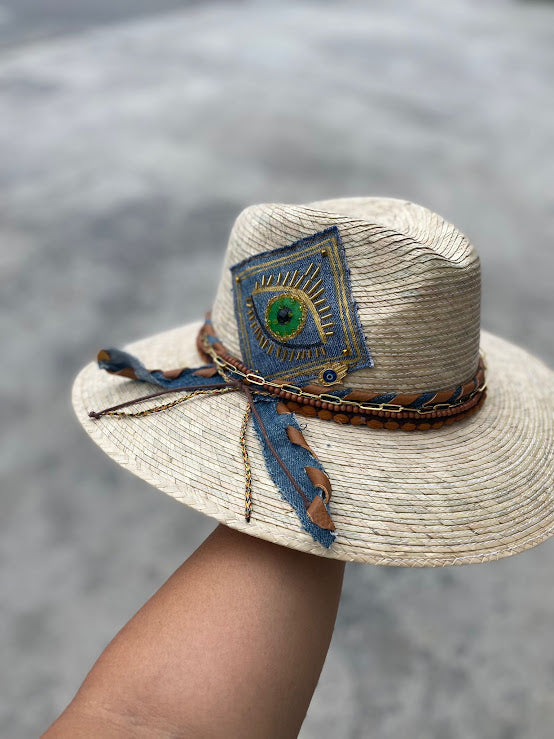 Straw hat with denim patch