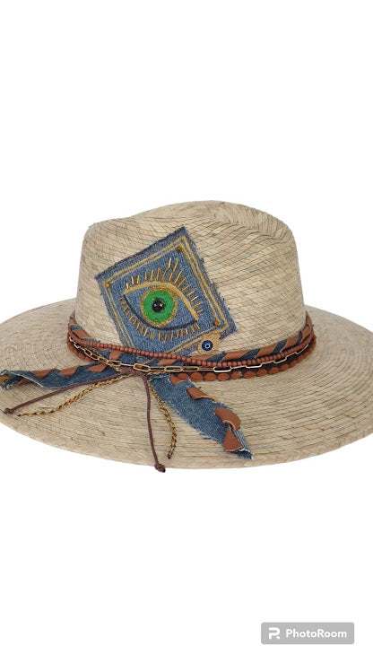 Straw hat with denim patch